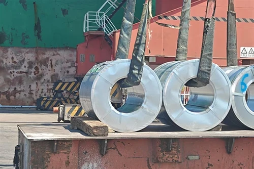200 toneladas de bobinas de acero al carbono laminadas en frío completaron co...